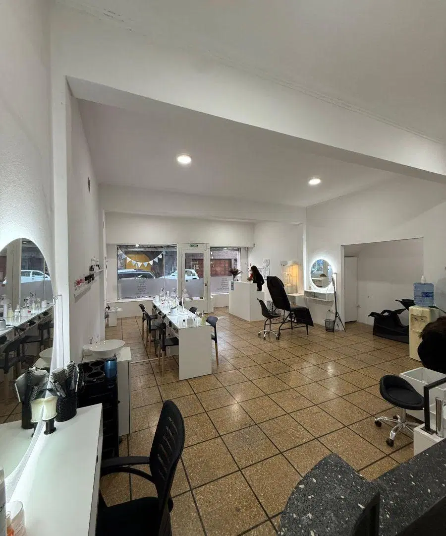 Local en alquiler a metros de calle 12 en excelente arteria comercial 1