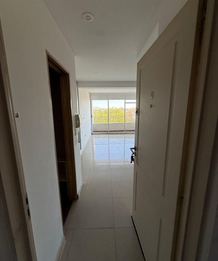 Foto de Monoambiente con balcón en alquiler en 38 entre 11 y 12, imagen 1