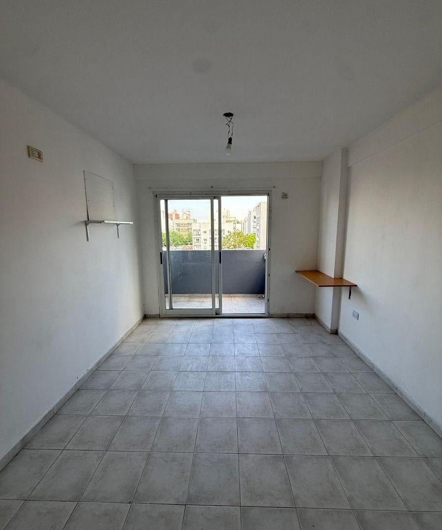 Foto de Depto de 1 dormitorio con balcón en calle 61 entre 13 y 14, imagen 1