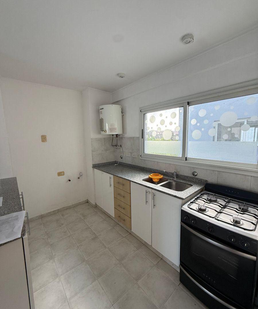 Foto de Depto de 1 dormitorio con balcón en calle 61 entre 13 y 14, imagen 3