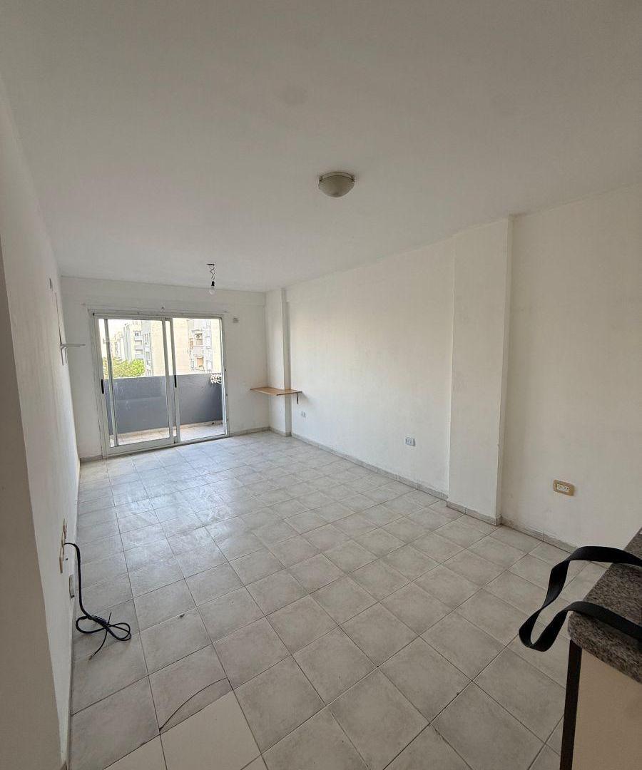 Foto de Depto de 1 dormitorio con balcón en calle 61 entre 13 y 14, imagen 2