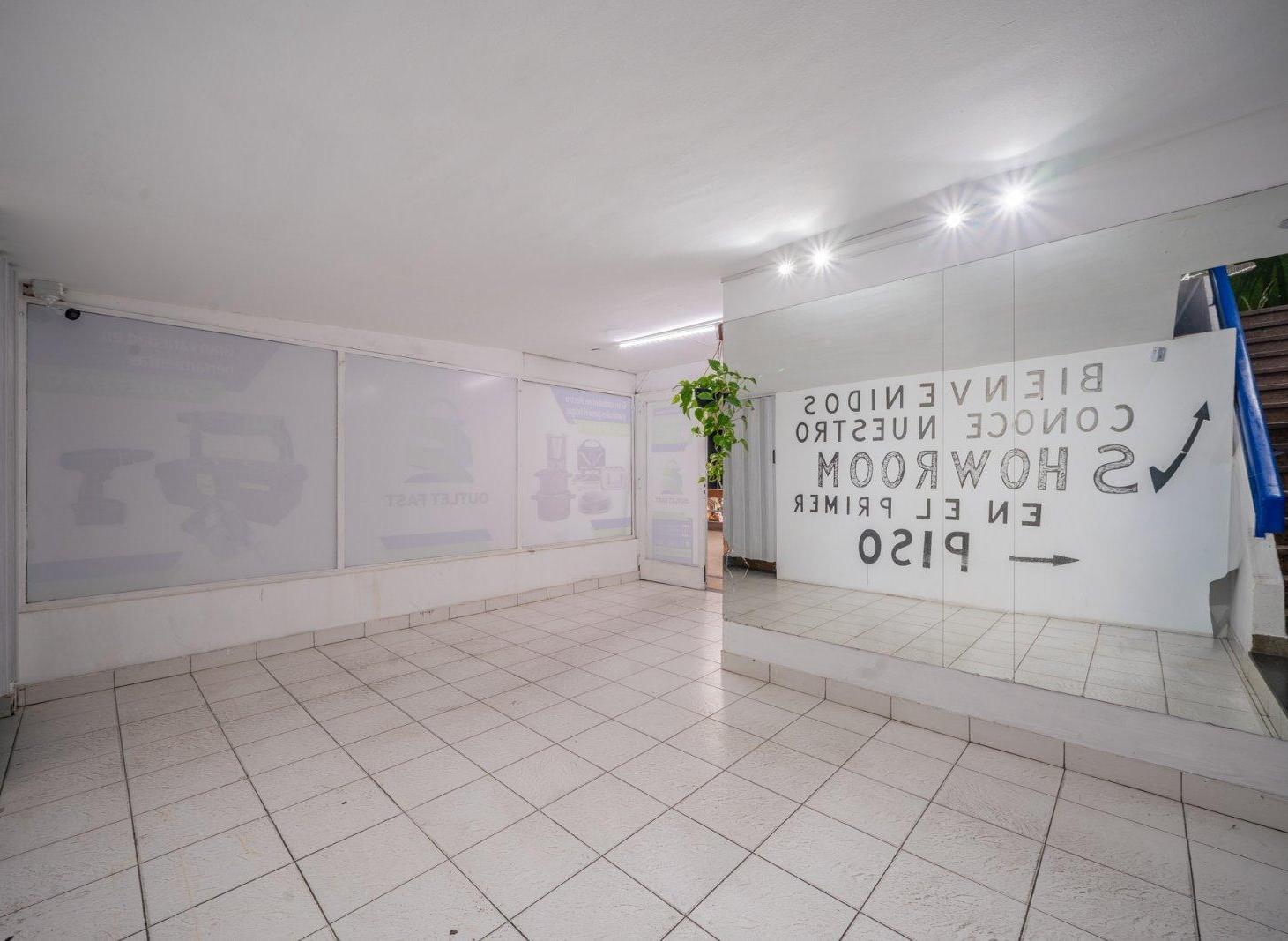 Foto de LOCAL EN GALERÍA | 200 M2 | PERMUTA, imagen 2