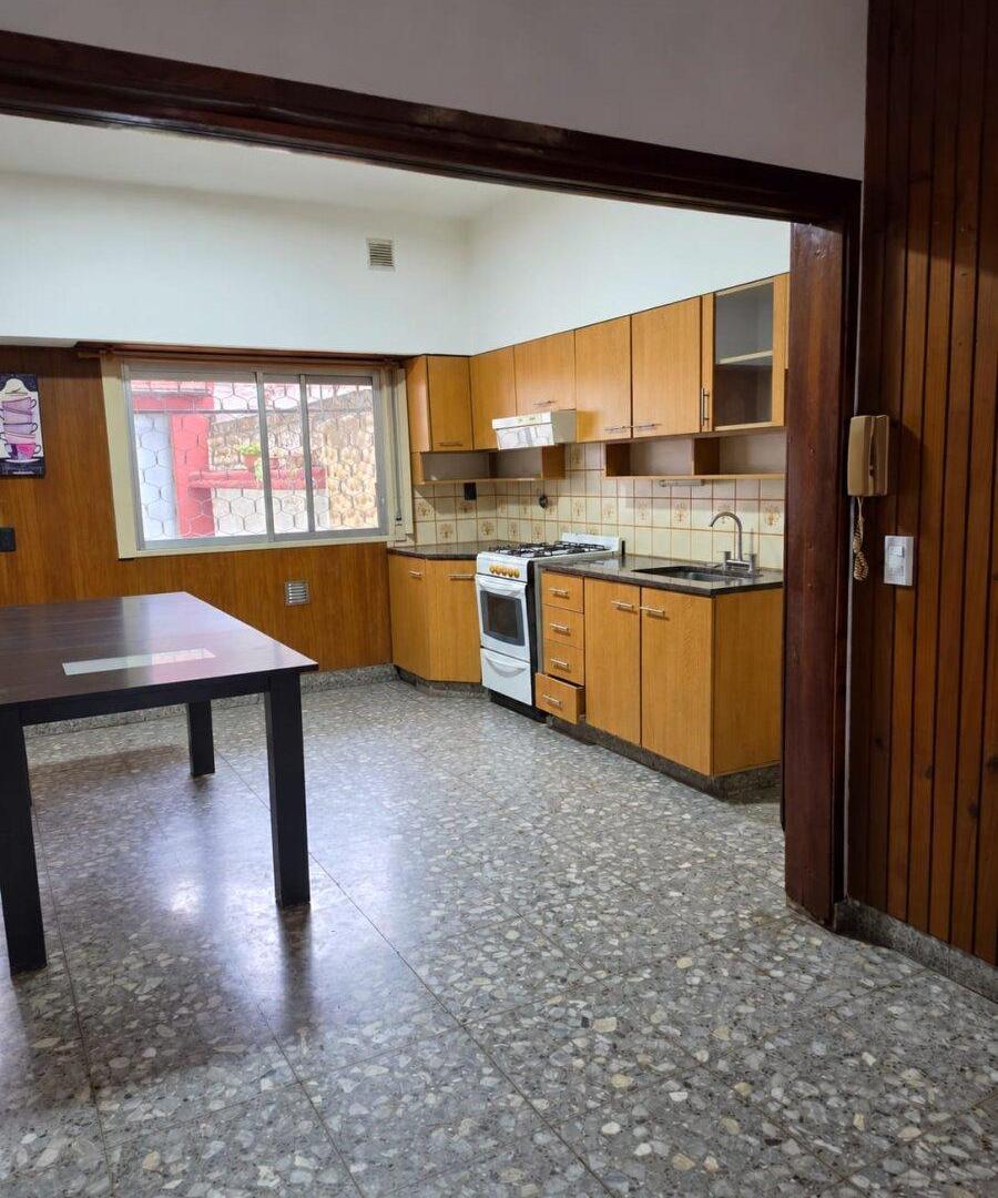Foto de Triplex 4 ambientes con cochera/jardin/ terraza/sin expensas, imagen 1