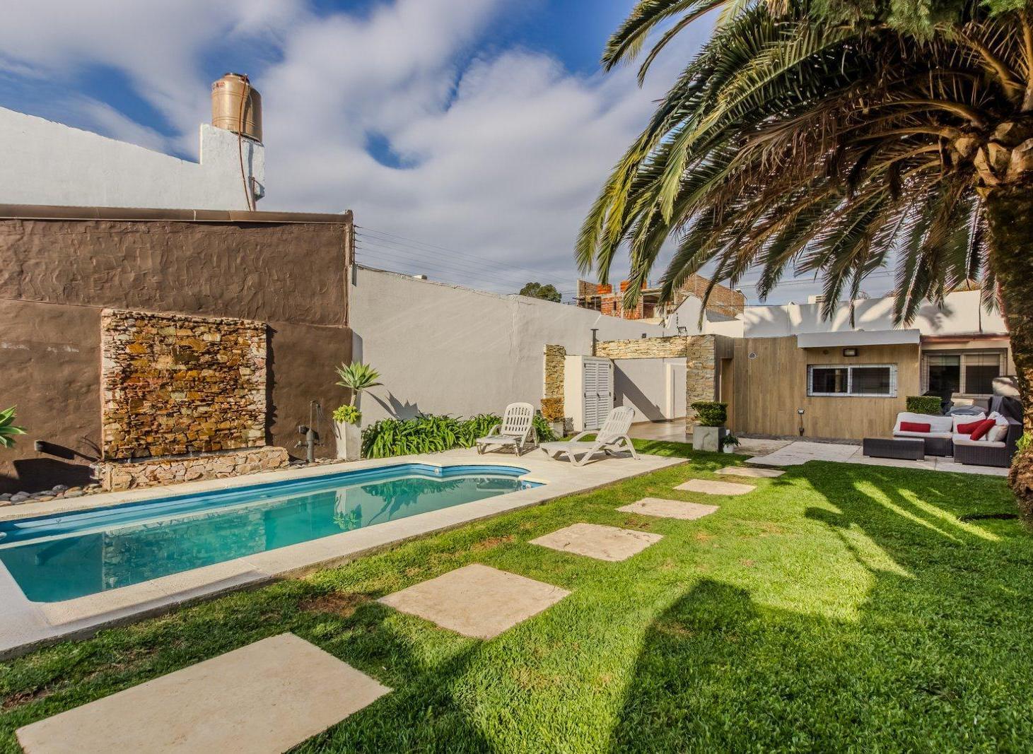 Foto de CASA | 3 AMBIENTES | MINIMALISTA | PISCINA | FONDO LIBRE | VILLA, imagen 1