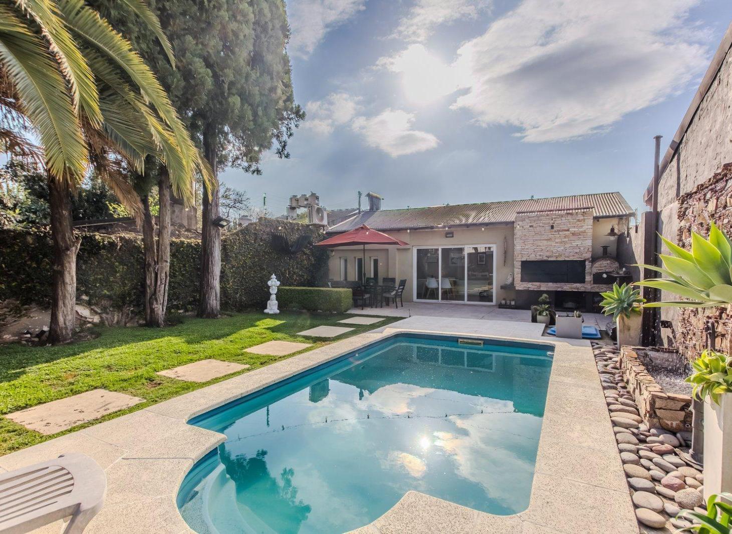 Foto de CASA | 3 AMBIENTES | MINIMALISTA | PISCINA | FONDO LIBRE | VILLA, imagen 3