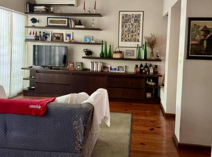VENTA CASA 6 AMBIENTES  4 DORM  PATIOS TERRAZA JARDIN 2 COCHERAS 4