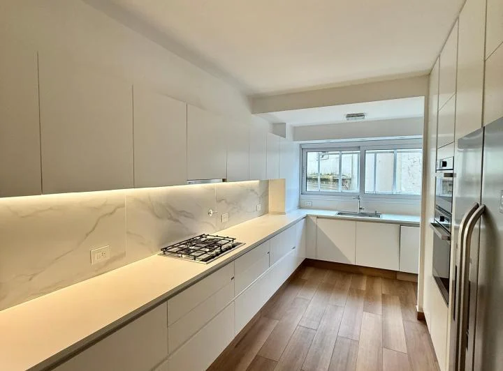 Espectacular departamento rodeado de las plazas mas bellas de la ciudad 4