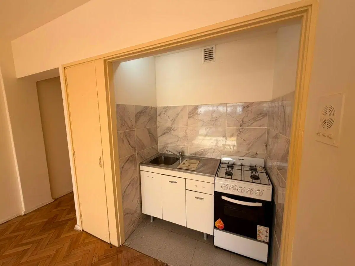 Monoambiente amplio y luminoso de 39 m² – Piso alto con cocina renovada 4