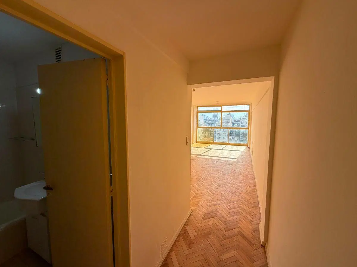 Monoambiente amplio y luminoso de 39 m² – Piso alto con cocina renovada 3