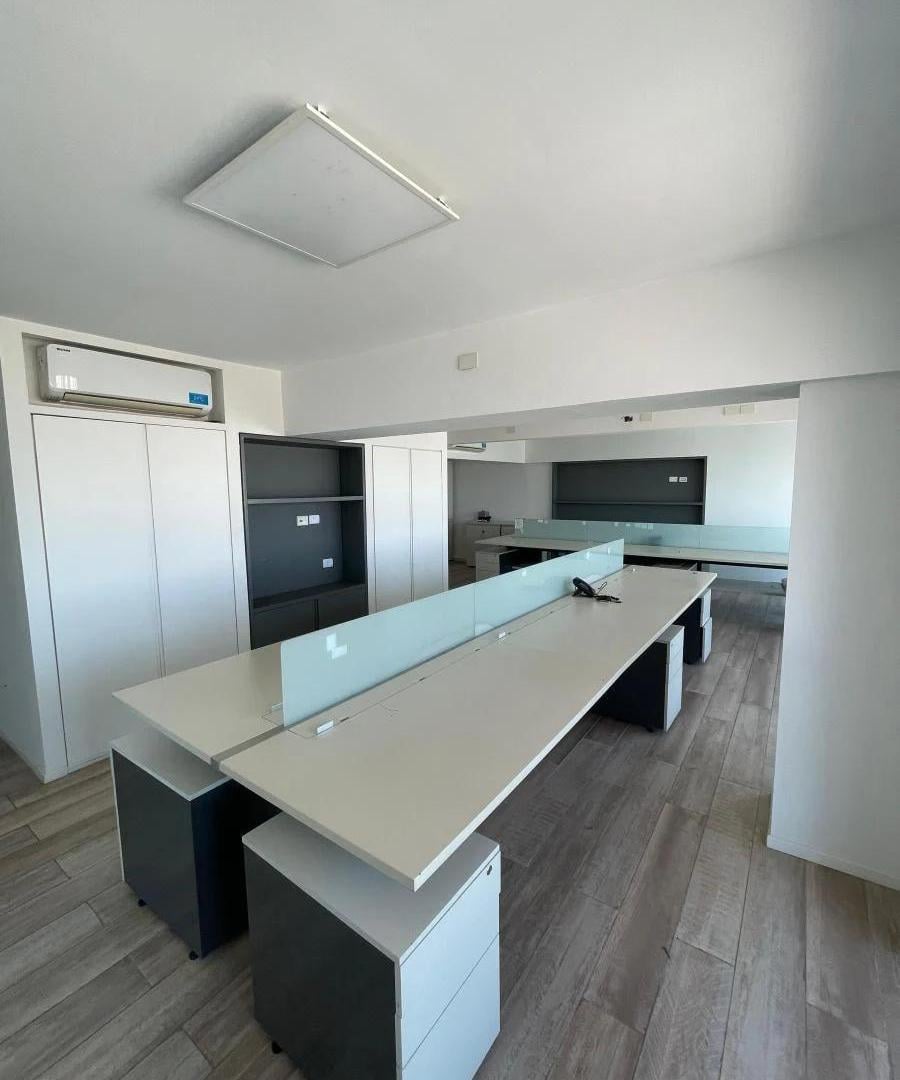 Foto de Oficina 80 m² Disponible Piso 31. Full Amenities con 2 Cocheras, imagen 1