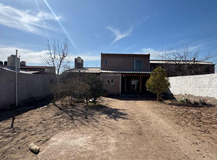 Casa en ALQUILER Centenario 3