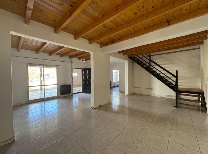 Casa en ALQUILER Centenario 1