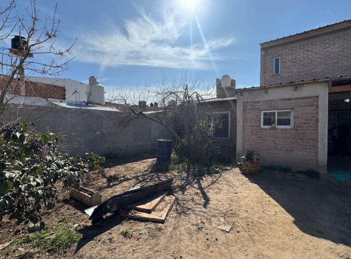 Casa en ALQUILER Centenario 2