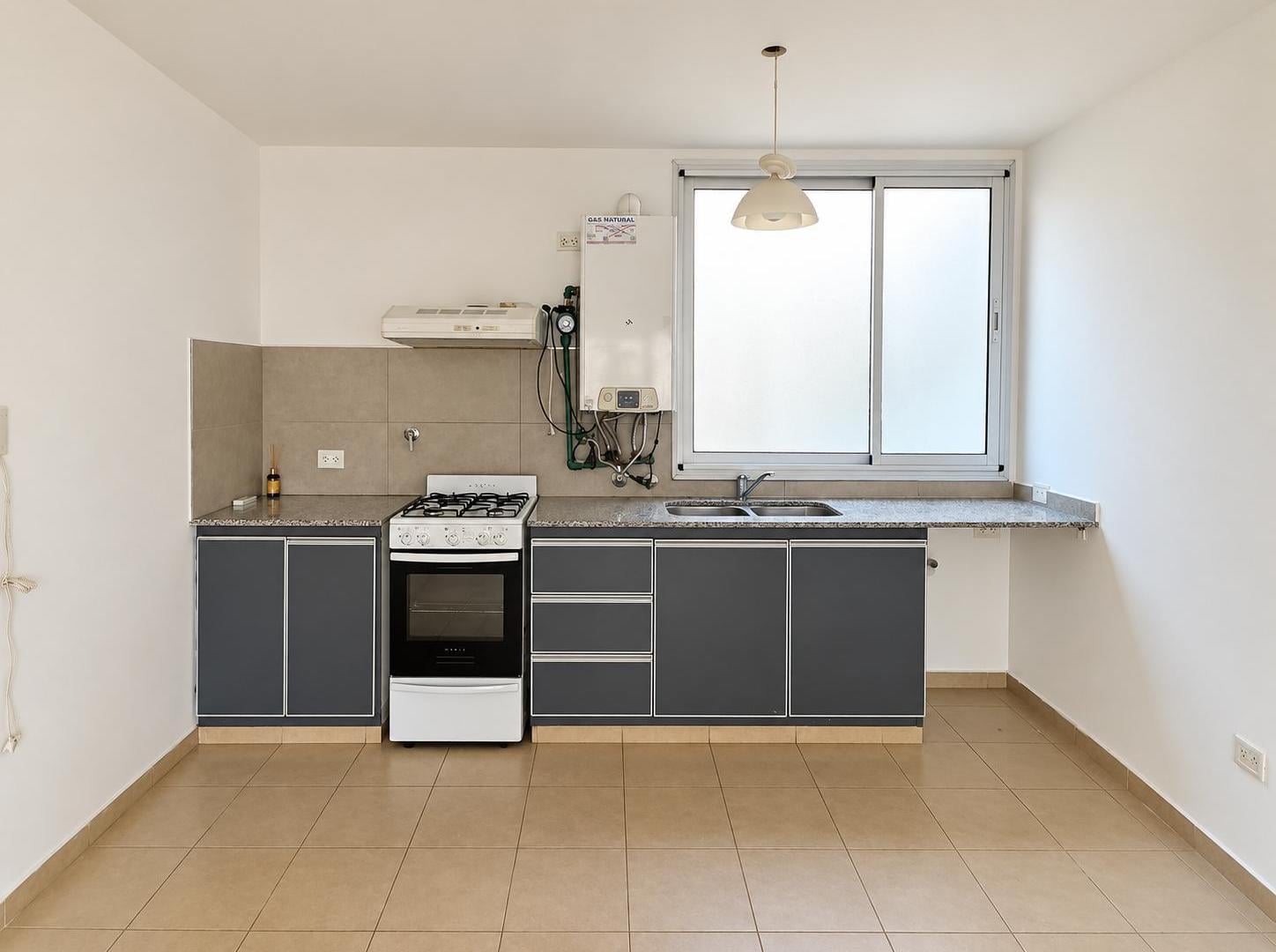 Foto de Departamento en ALQUILER, 2 dormitorios + cochera, Cipolletti Centro., imagen 2