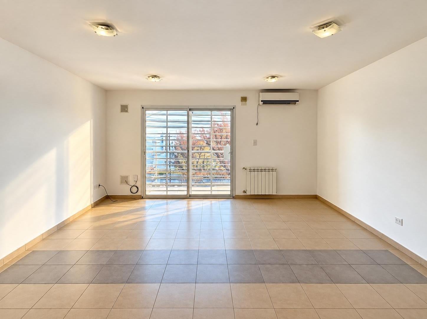 Foto de Departamento en ALQUILER, 2 dormitorios + cochera, Cipolletti Centro., imagen 1