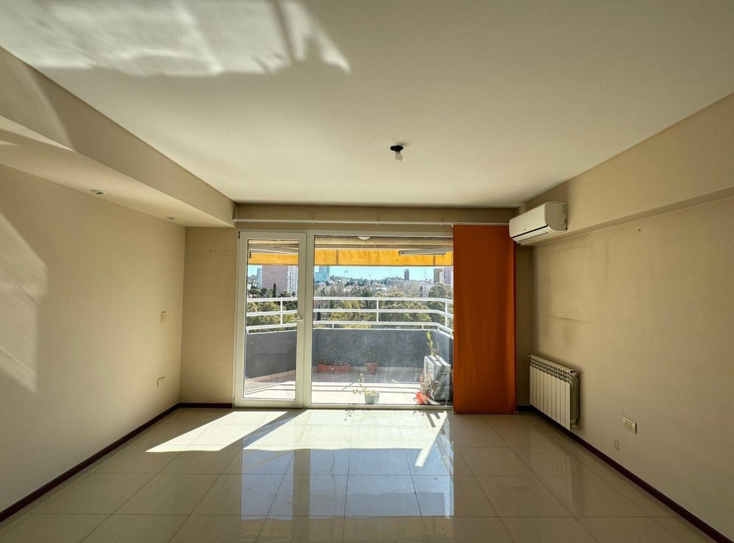 Foto de Departamento en ALQUILER 3 dormitorios centro de Neuquén, imagen 3