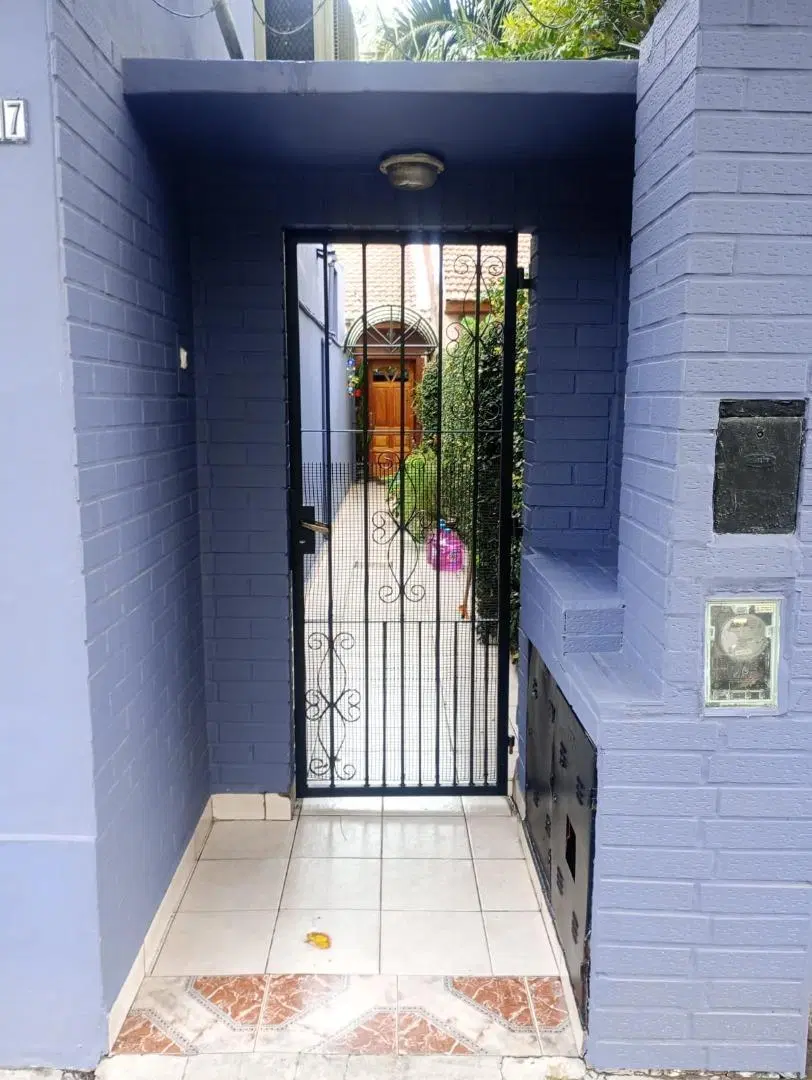 CASA EN VENTA TIPO PH AL FRENTE CON TERRAZA Y COCHERA 1