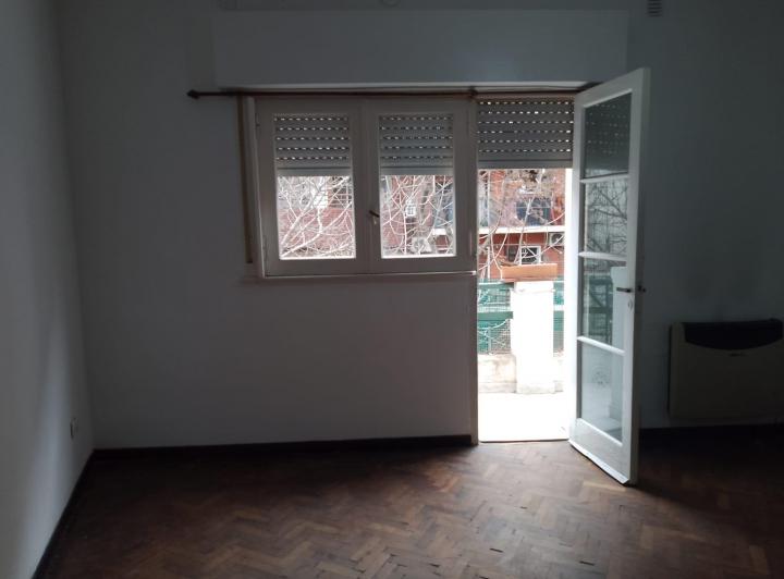 Villa Crespo.Alquiler 3 ambientes.Frente c/balcon.Billingurst 1200. $800.000. 2