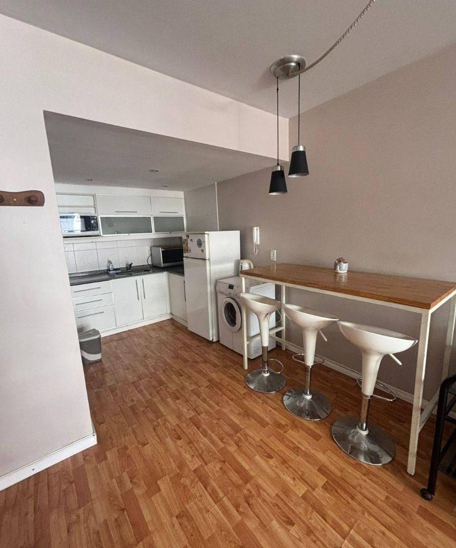1 amb. San Jose 300.Fc/balcón.Lavarropas. Pileta parrilla y SUM.U$S 500.