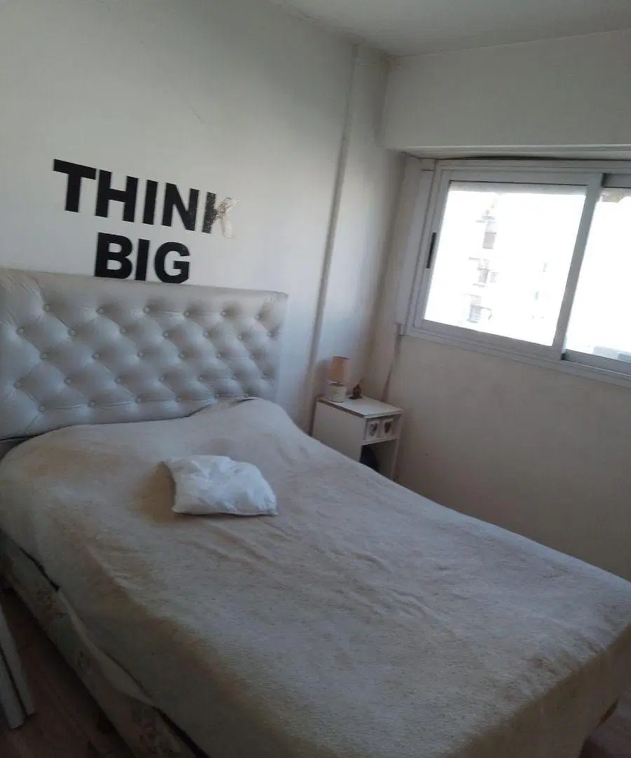 Lomas de Zamora centro.2 ambientes.Frente con balcón.$ 750.000. 5