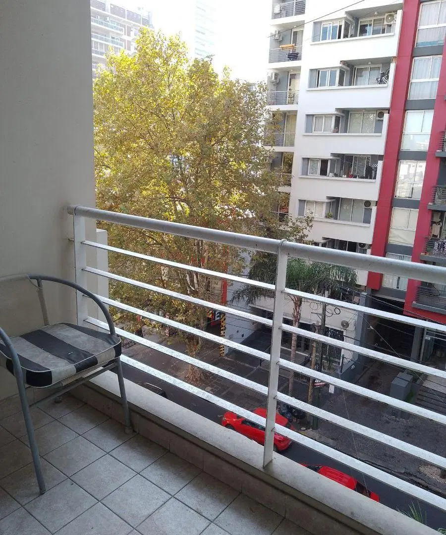 Lomas de Zamora centro.2 ambientes.Frente con balcón.$ 750.000. 1