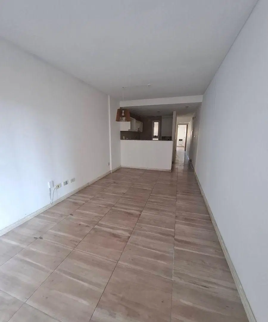 Lomas de Zamora centro.Saenz 100.2 ambientes.Frente con balcón.$ 600.000. 4