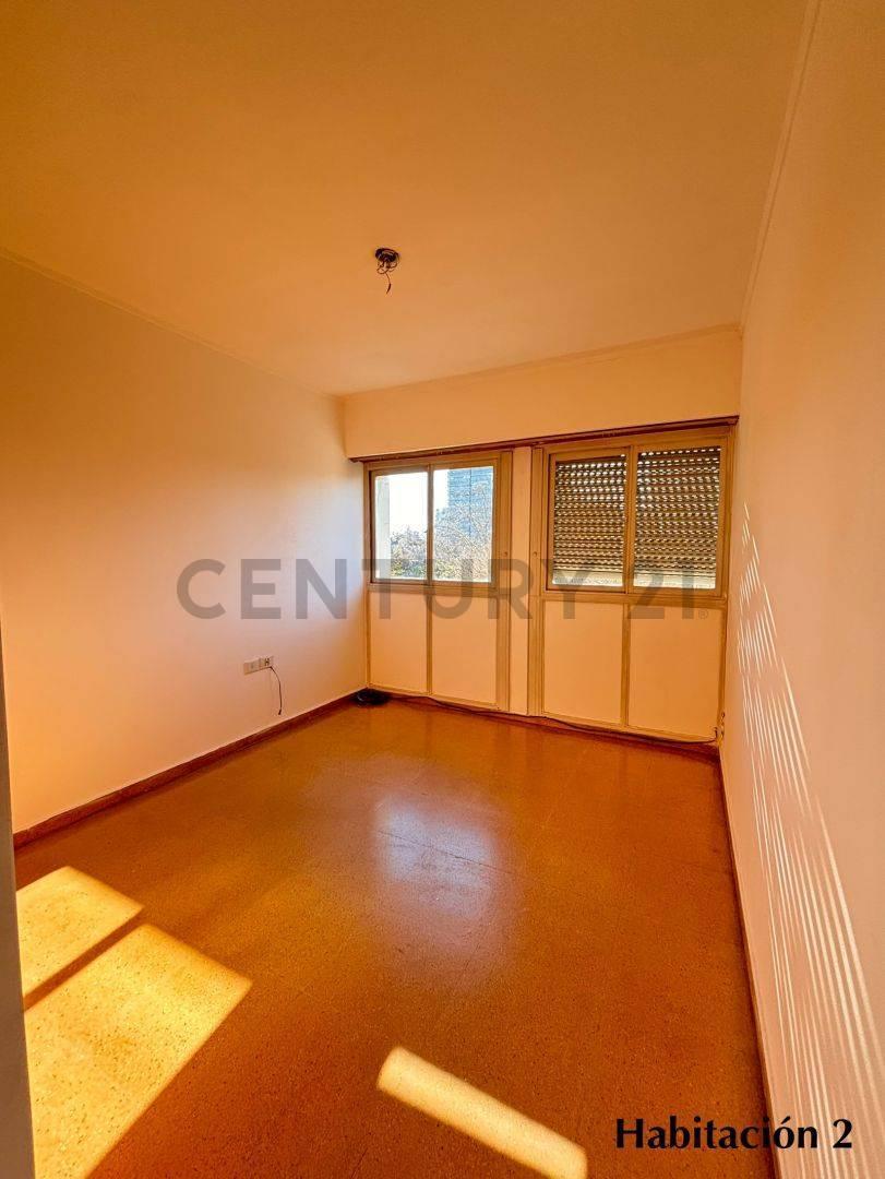 Departamento en Venta de 4 Dorm. Frente a Plaza Moreno, La Plata. 4