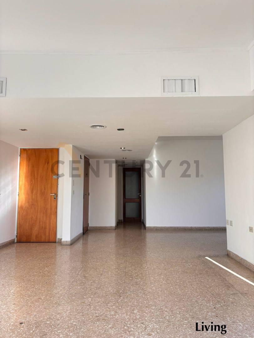 Departamento en Venta de 4 Dorm. Frente a Plaza Moreno, La Plata. 3