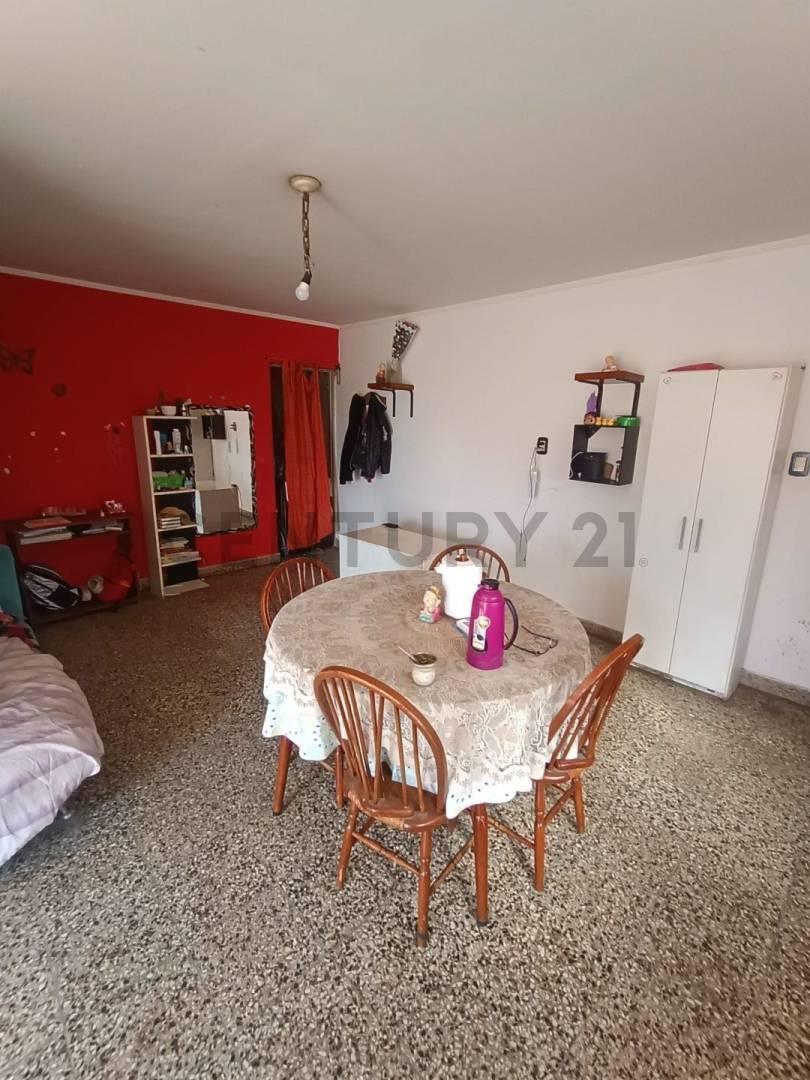 Venta de Galpon en Los Hornos La Plata con Casa 5