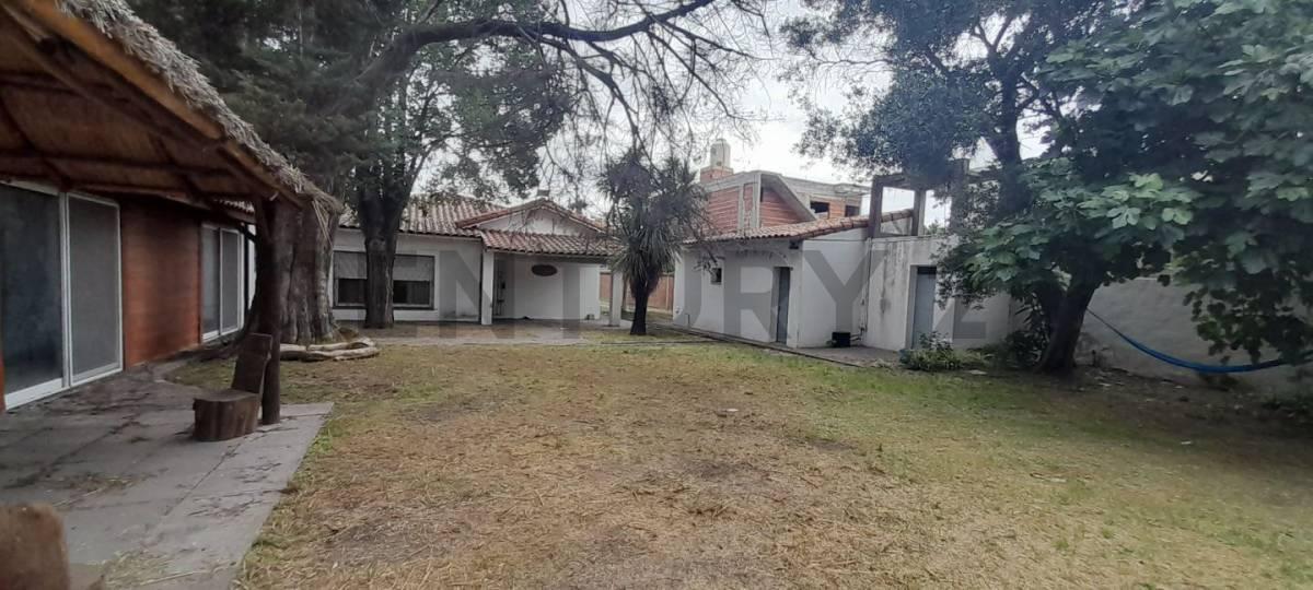 Casa Quinta Venta en Berazategui Oeste 4 Amb con Quincho y Pileta 4