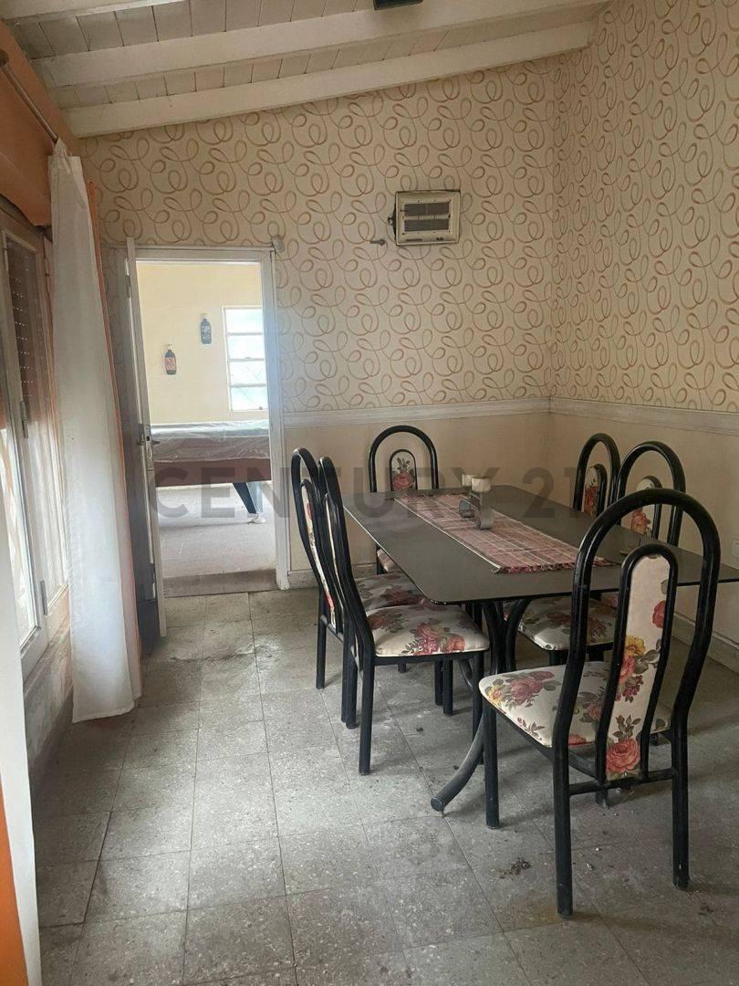 Casa Quinta Venta en Berazategui Oeste 4 Amb con Quincho y Pileta 2
