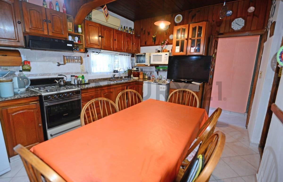 Venta/permuta de Casa 6 Ambientes en Quilmes Centro 3