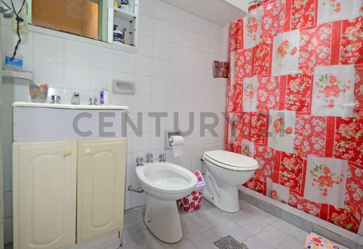 Venta/permuta de Casa 6 Ambientes en Quilmes Centro 1
