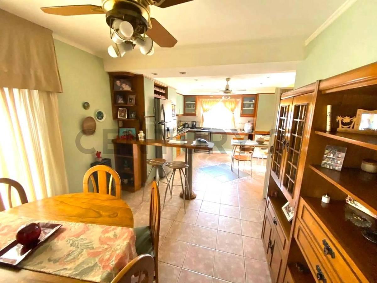 Venta de Casa con Depto. en Florencio Varela 2