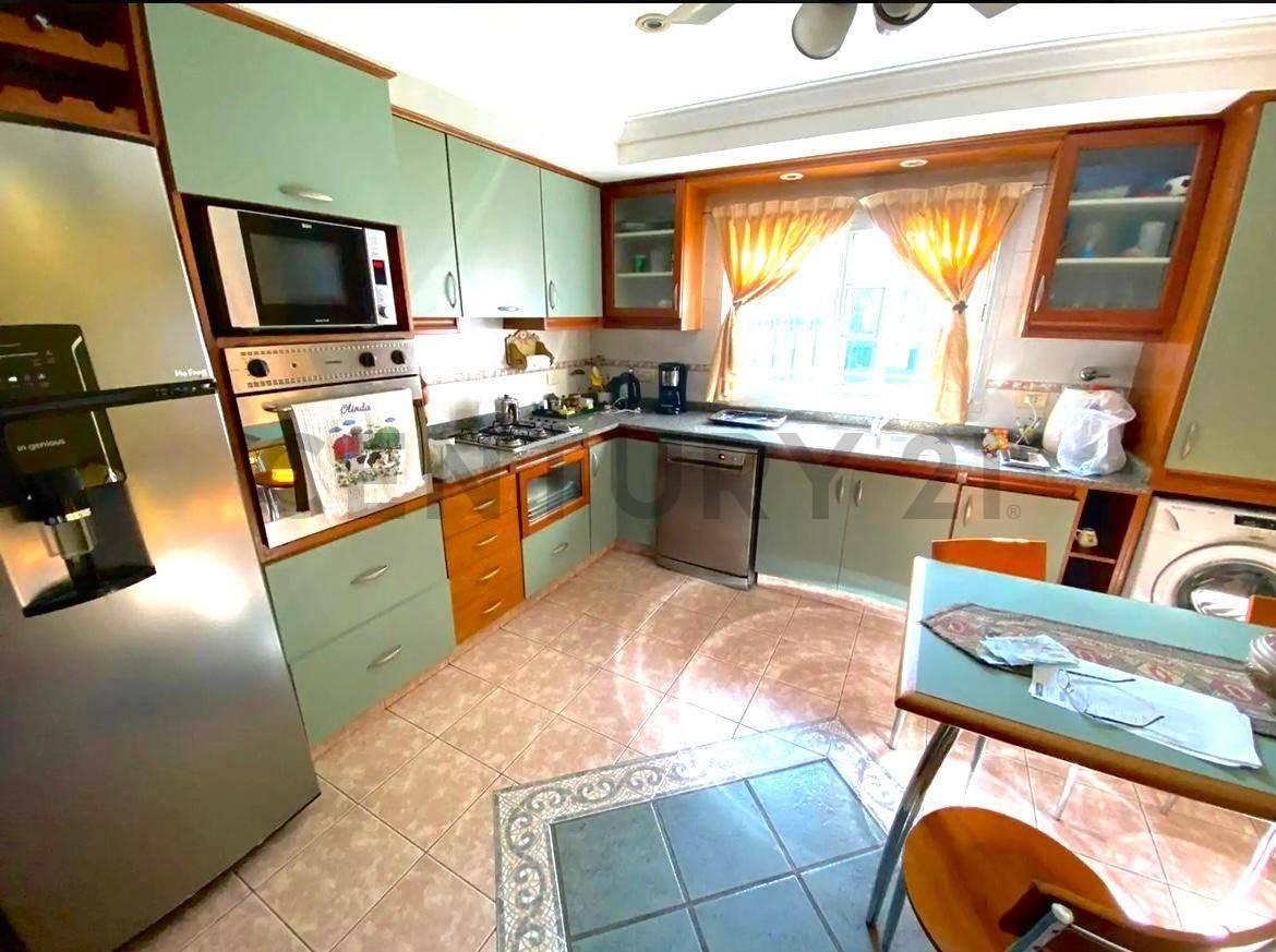 Venta de Casa con Depto. en Florencio Varela 4