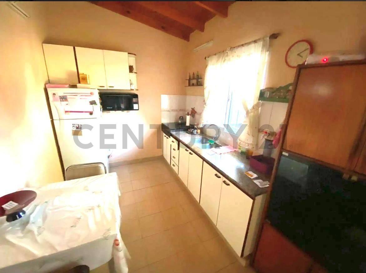 Venta de Casa con Depto. en Florencio Varela 3