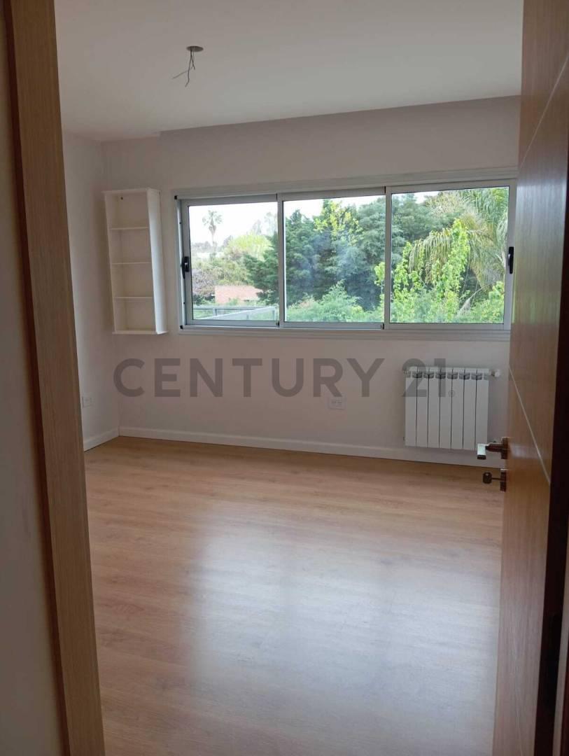 RETASADA !!! VENTA CASA EN CITY BELL 5 AMBIENTES