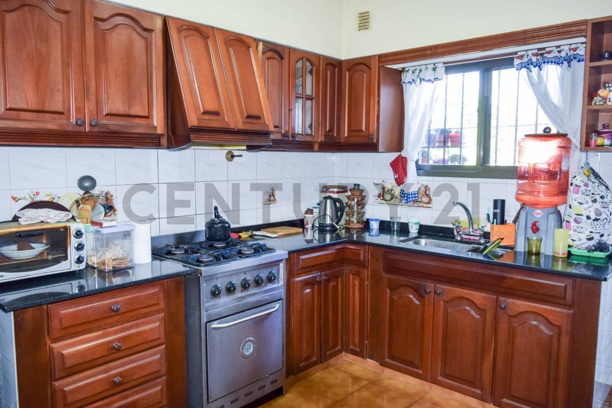 Venta Casa 6 Ambientes Berazategui 2