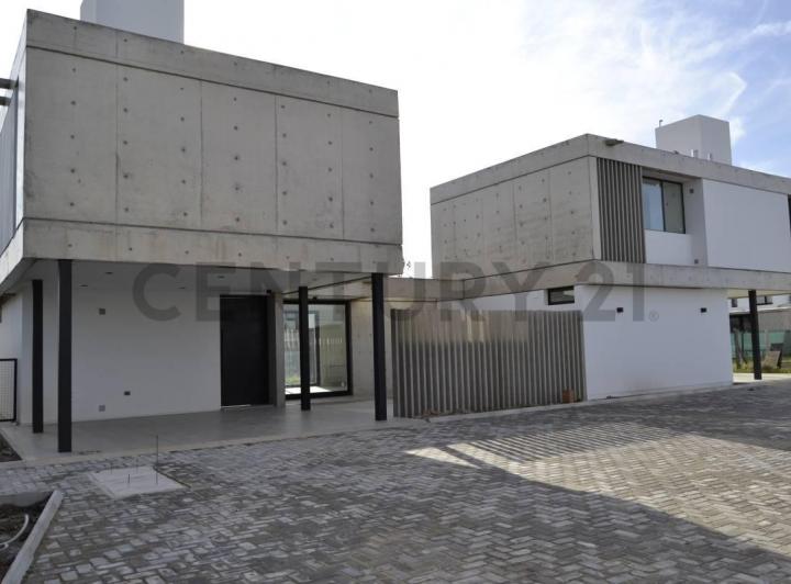 Venta de Casa en El Quimilar, City Bell, 3 dormitorios a Estrenar 4