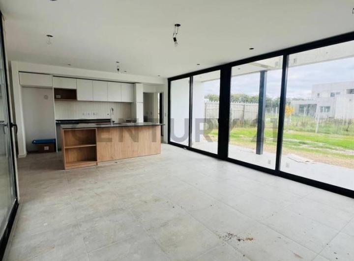 Venta de Casa en El Quimilar, City Bell, 3 dormitorios a Estrenar 5