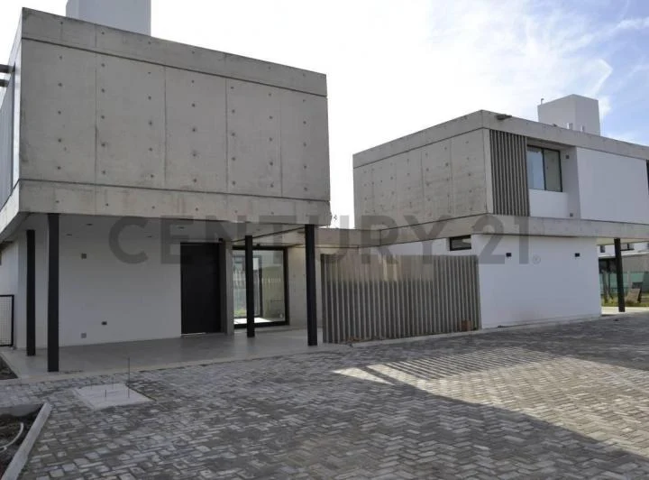 Venta de Casa en El Quimilar, City Bell, 3 dormitorios a Estrenar 4