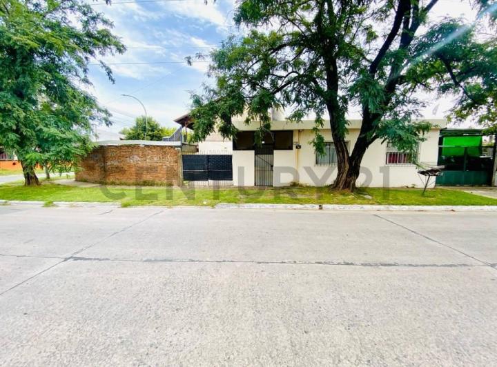 Venta Casa 4 ambientes Berazategui 1
