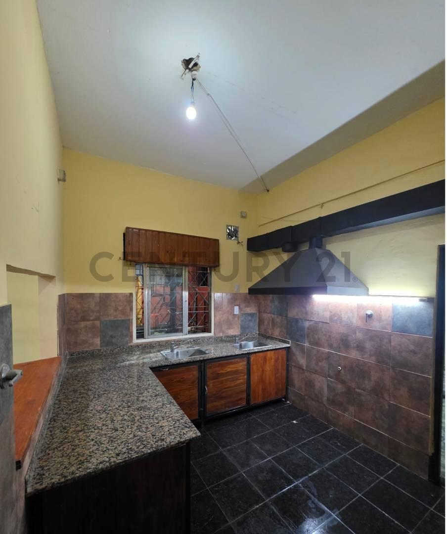 VENTA CASA 3 AMBIENTES + 2 LOCALES BERAZATEGUI (PERMUTA Y FINANCIACION)