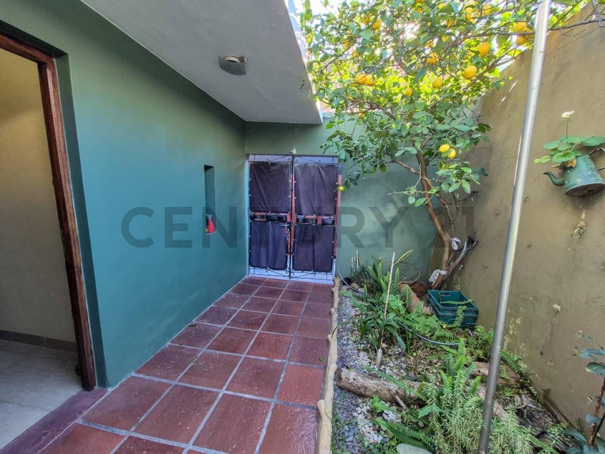 VENTA PH 4 AMBIENTES BERNAL OESTE
