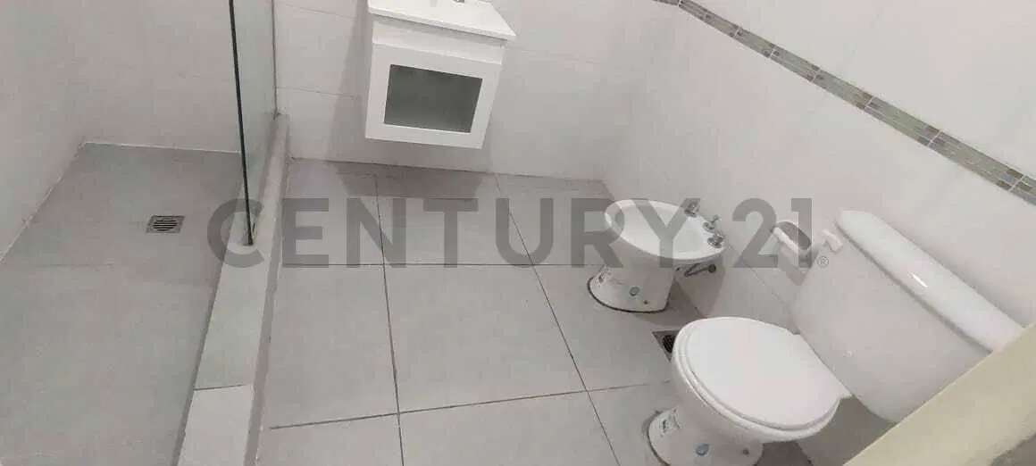 VENTA MONOAMBIENTE C/COCHERA BERNAL CENTRO 4