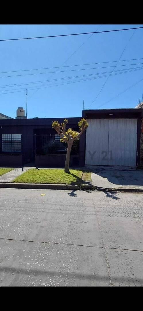 VENTA CASA 3 AMBIENTES + COCHERA QUILMES OESTE