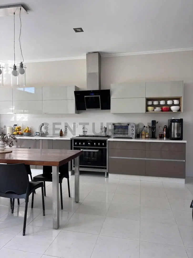 Casa en venta en Lomas de City Bell 5