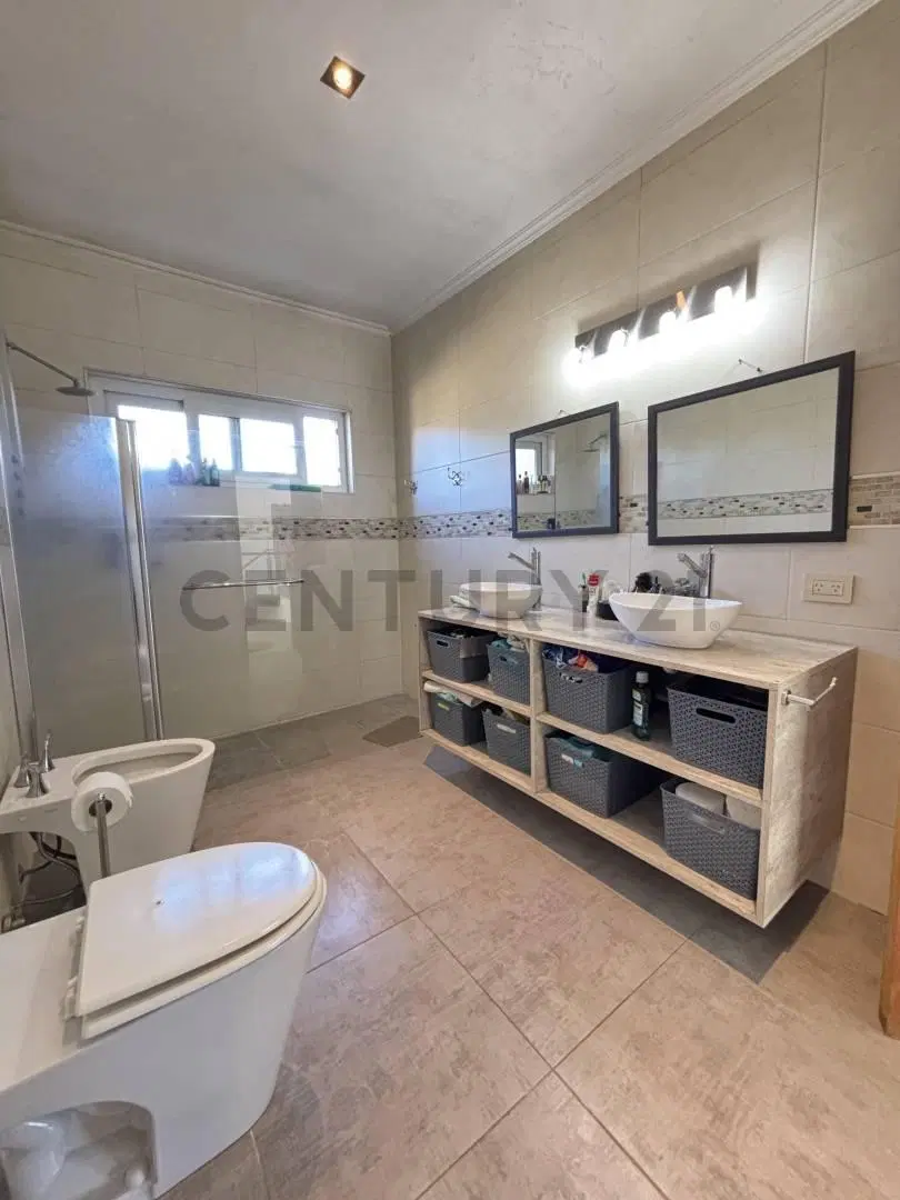 Casa en venta en Lomas de City Bell 5