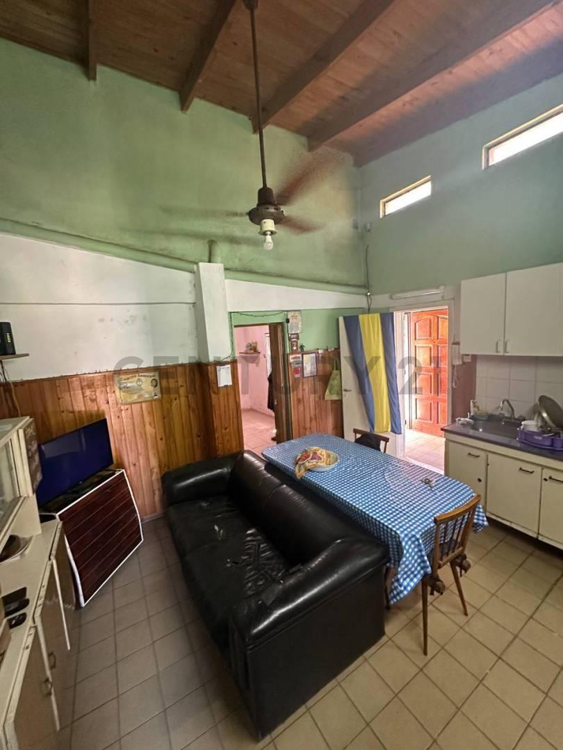 Foto de VENTA CASA 4 AMBIENTES CON COCHERA Y PATIO - QUILMES OESTE, imagen 3