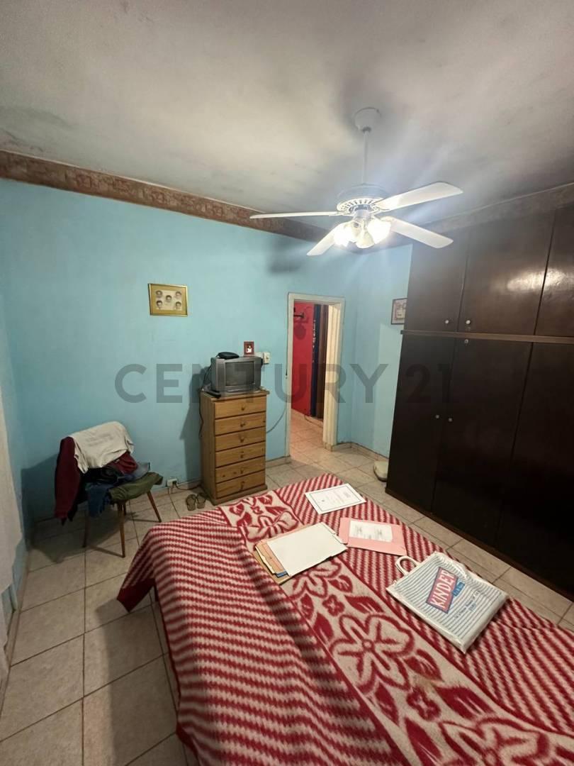 Foto de VENTA CASA 4 AMBIENTES CON COCHERA Y PATIO - QUILMES OESTE, imagen 4